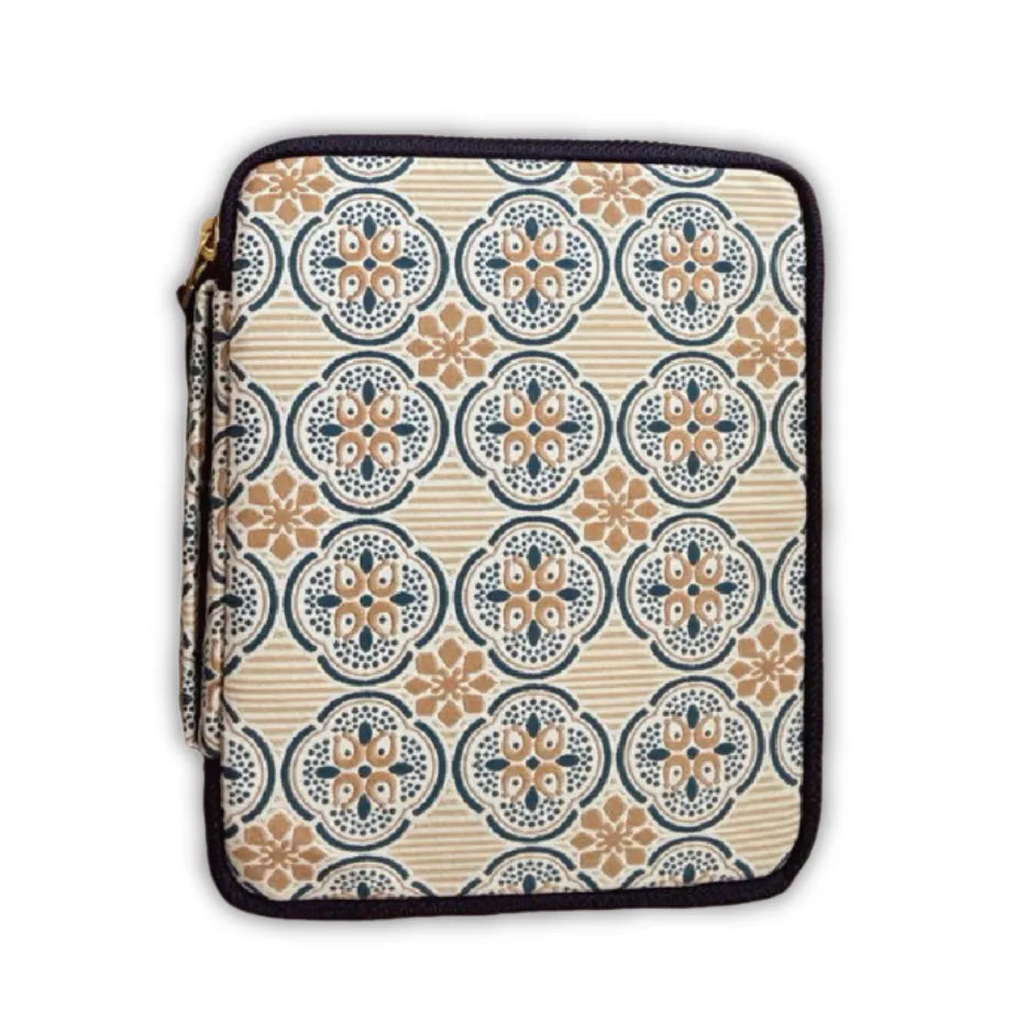 Kyoku Haku Begonia Window Weave 10 Pens Zipper Case | Khaki